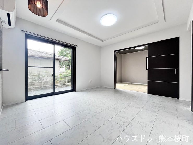 ■安らぎと笑顔の中心地■陽光が優しく降り注ぎ、会話が自然と弾む。ここでは、毎日が特別な時間へと変わります。