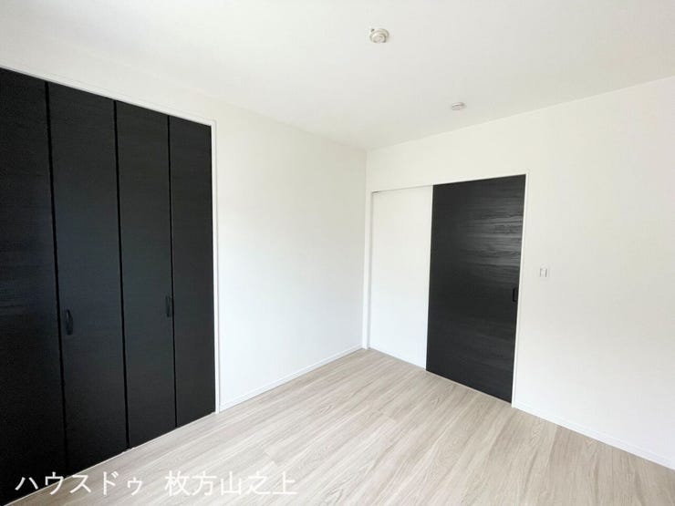 クローゼット付きの洋室
