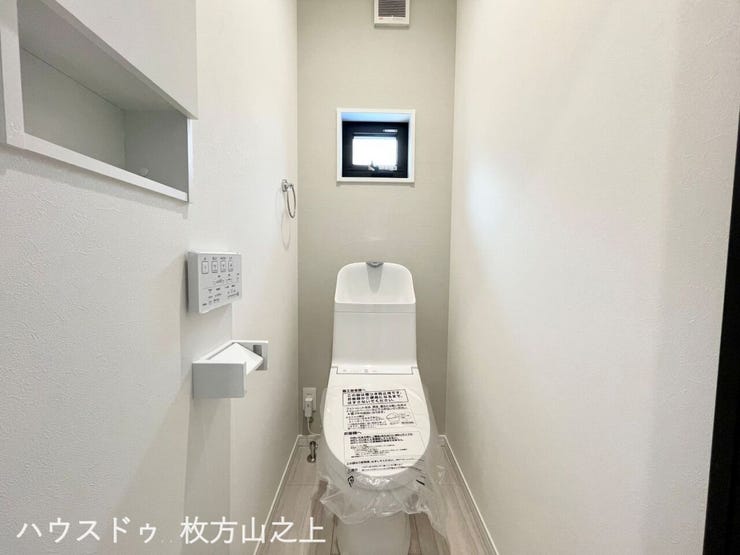 2階、小窓付きで換気も良好