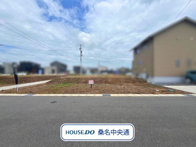 【外観】
道路が西側にあり、南側をプライベートな空間にしやすいです。家族の帰宅時間に明るく過ごせるのはうれしいですね。(2026年7月19日撮影)
