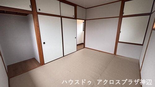 【和室】座布団を敷けばそのまま客間に、お布団を敷けば寝室に早変わり。小さなお子様のお昼寝や遊び場としても。