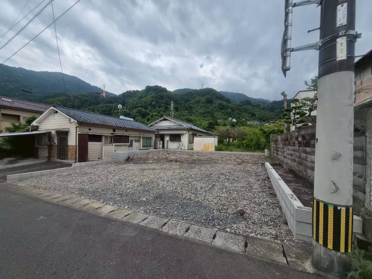 現在建築中◎
シックな外観が11月には完成予定です♪
同施工会社の完成物件で内覧可能ですので、お問合せ下さい!