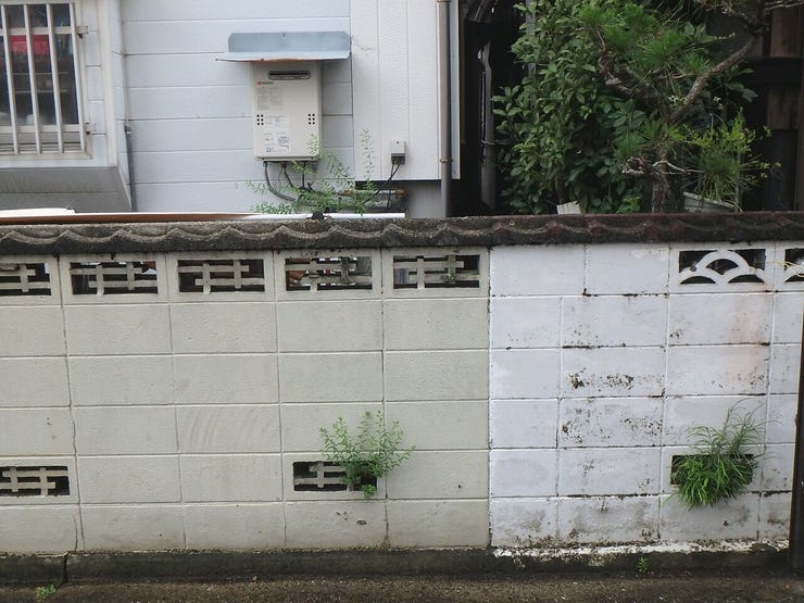 物件西面(雨天時)