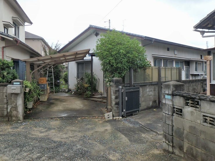 【外観】
外観を北東側より撮影(雨天時)