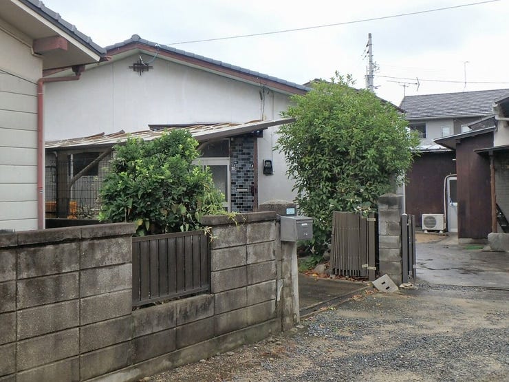外観を南東側より撮影(雨天時)