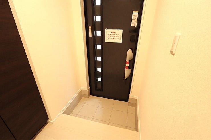 玄関横には大容量のシューズボックスがあり、
来客時にも清潔感のある空間でおもてなしが可能です♪