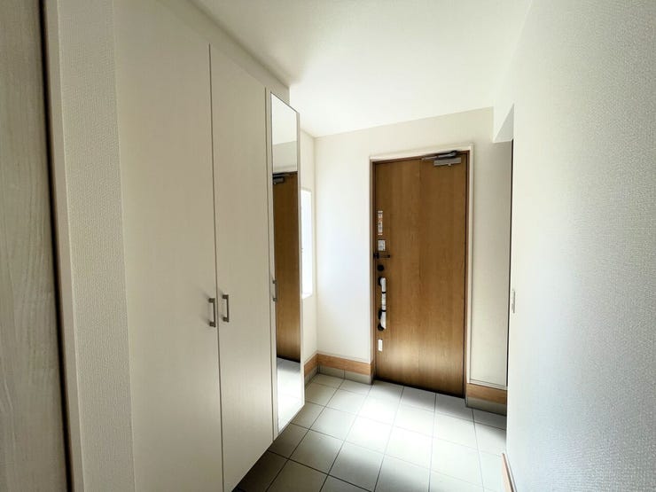 ◇玄関◇ 同仕様
シューズボックス付きの玄関♪
玄関がスッキリとお使いいただけます♪