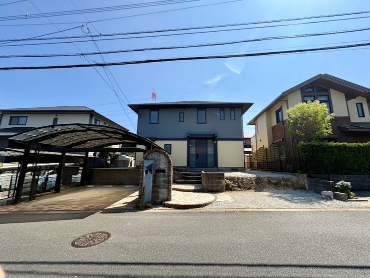 【外観】
■所在地:小郡市希みが丘6丁目
■建物構造:木造
■駐車台数:3台
■現況:空
■引渡日:即時