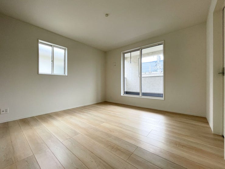 ◇洋室◇ 同仕様
2面採光のお部屋は明るく風通しが良いです♪
収納もしっかり出来ますよ!