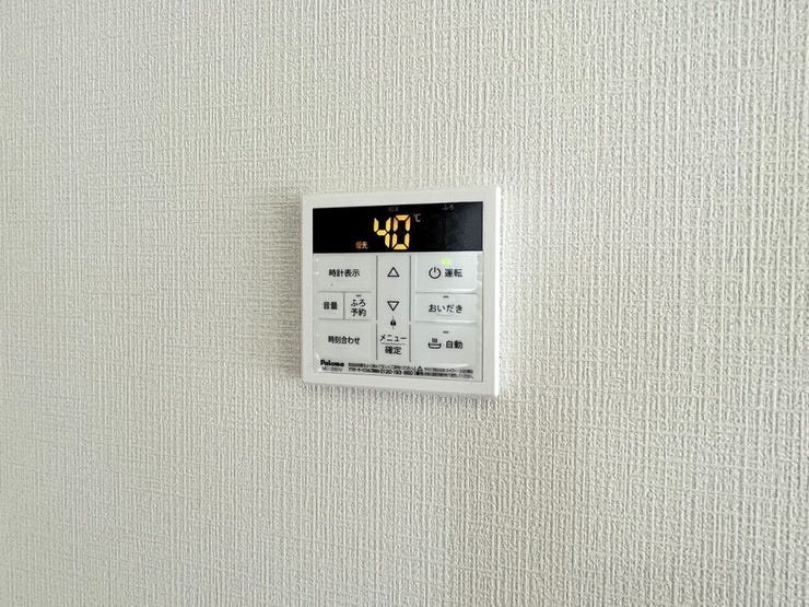 ○オートバスパネル○ 同仕様
いつでも適温のお風呂にはいれるのが嬉しいですね♪
キッチンからの操作もできるので便利です♪