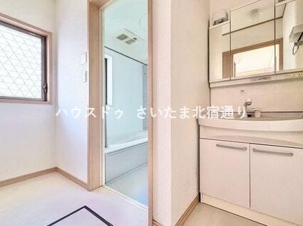 ◇ご来店方法◇
ナビで「ハウスドゥさいたま北宿通り」で検索♪
ローソンストア100に駐車場に4台駐車可能!
手ぶらでOK!キッズスペース完備でお子様ずれでも問題なし!