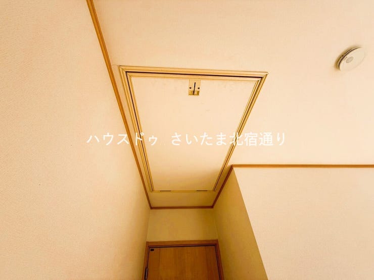 屋根裏収納