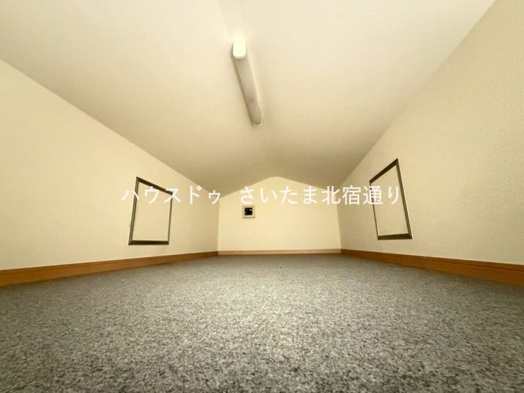 屋根裏収納