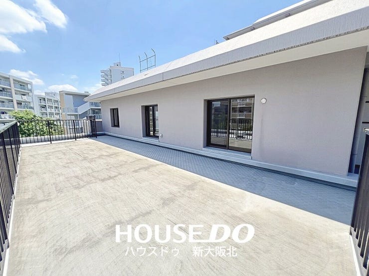 ■解放感のある広々ルーフバルコニー!
■周りに遮る建物がない為、陽当り良好です!