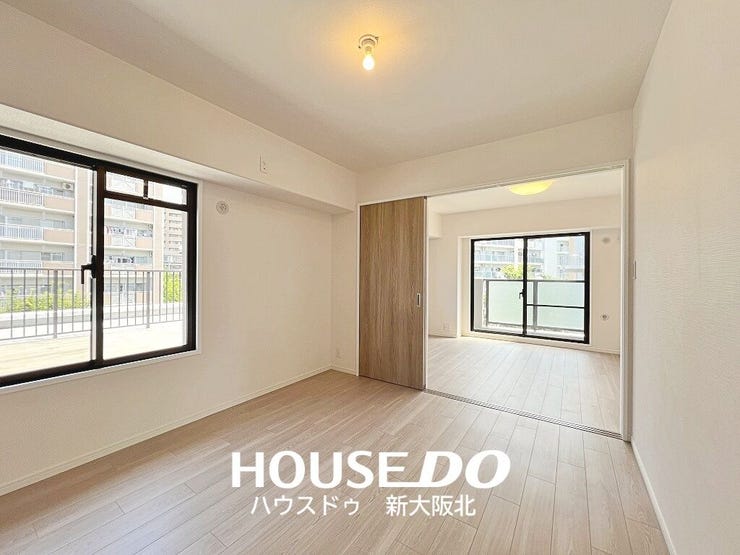 ■リビングに面したお部屋は、扉を開ければ広々としたリビングとしてお使いいただけます!
■ご家族の人数やライフスタイルに合わせてお部屋の用途を使い分けていただくことができますよ!