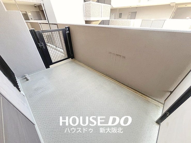 ■ゆとりある玄関ポーチ付き!雨の日の使いやすさと外から室内が見えずらくなるのでプライバシーを高めます!