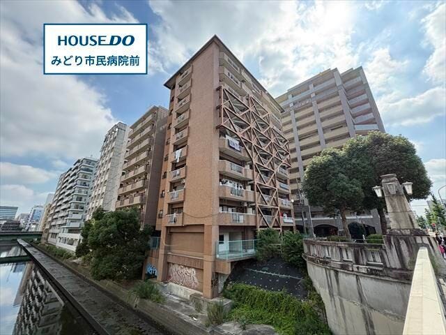 【外観】
10階建て8階部分の角部屋にあたります。
地下鉄名城線/上前津駅 徒歩約4分、名城線/矢場町駅 徒歩約10分とアクセス良好◎