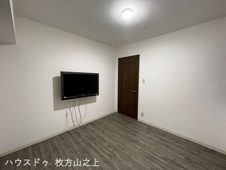 シンプルな間取りで、主寝室や書斎など幅広く活用できます。