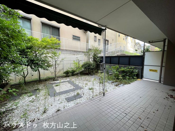 用庭付きで、ガーデニングやお子様の遊び場としても活用できます。
