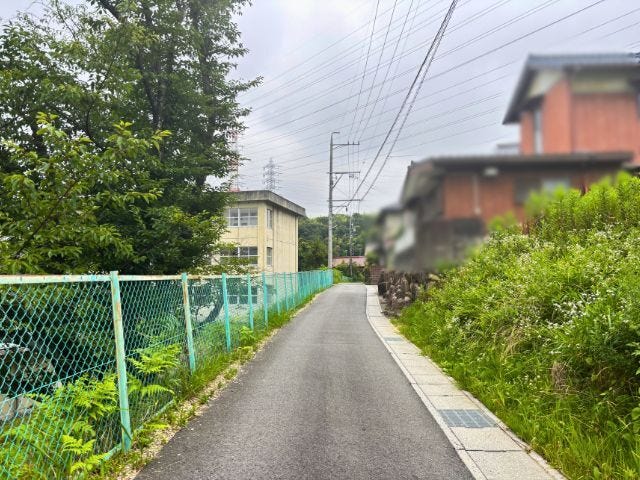 大型車が入ってこれないので、騒音などの心配はありません。交通量も少ないので、お子様も安心ですね!