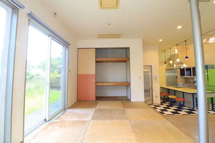 本城町 中古戸建 【和室】
大き目の押入がついており、布団なども楽々収納できます