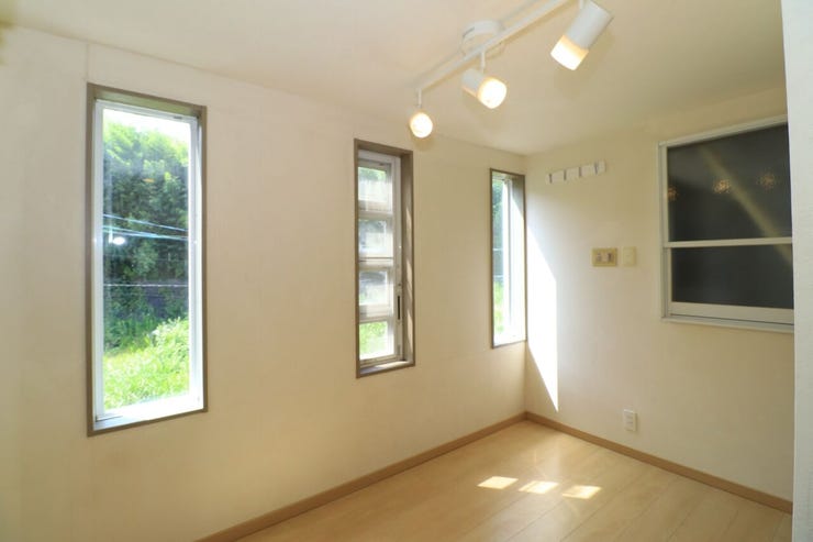 本城町 中古戸建 【洋室3.7帖】
一人の時間を楽しめる洋室3.7帖
