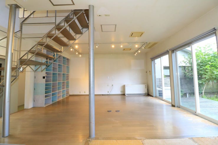 本城町 中古戸建 【リビング】
広々リビングで大きなテレビや家具など自由にレイアウトを楽しめます