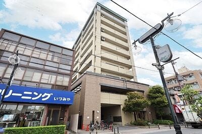 【外観】
JR片町線「鴻池新田」駅徒歩7分!2026年3月に室内フルリフォーム済みの快適な3LDKです。システムキッチンや浴室など水回りもすべて新調。床暖房や食洗機、浴室乾燥機など充実の設備が魅力です♪