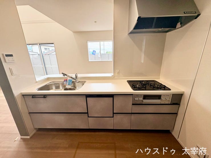 対面キッチンはなのでダイニングとの距離が近く、配膳や後片付けの動線が短く、家事の負担を軽減します。忙しい毎日をサポートしてくれます。