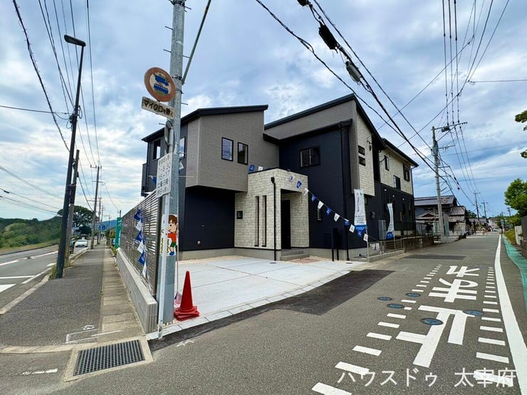 角地ならではの開放感があり、日当たり・風通しともに良好です。