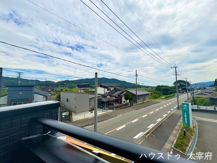 周辺は視界を遮る高い建物がないので、開放感のある住環境です。