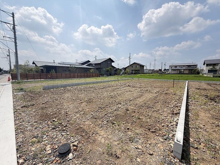 完成前の物件に限り、カラー選択やオプション工事 などのサービス特典が受けられる場合がございます。詳しくお知りになりたい方はお気軽にお問合せください。