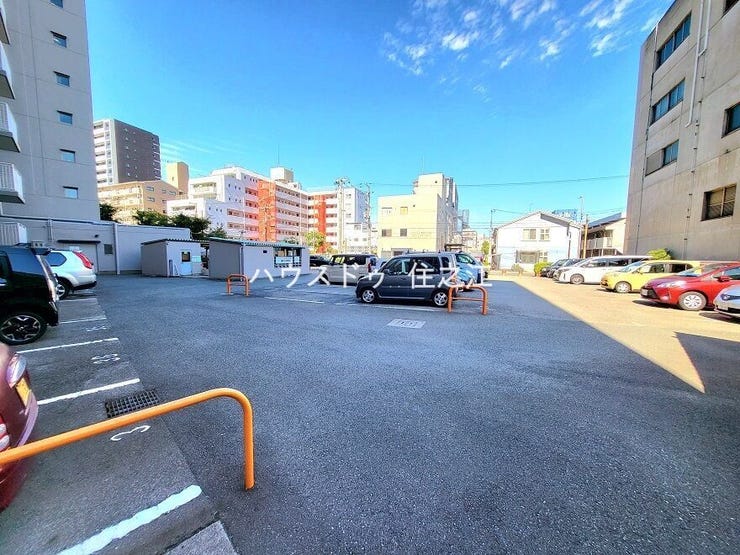 ★駐車場も区画数を多くご用意。空き状況の確認はお気軽にお申し付け下さい。