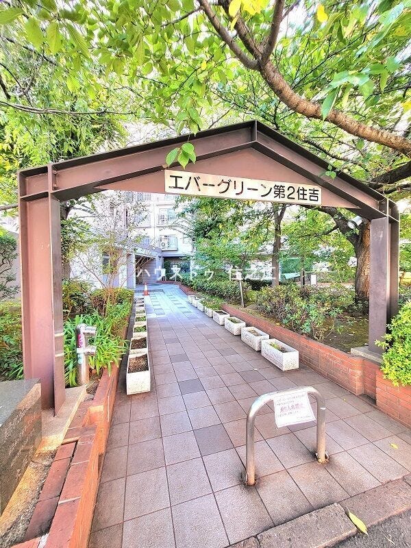 ★解放感のある入口で明るい印象を受けますね♪