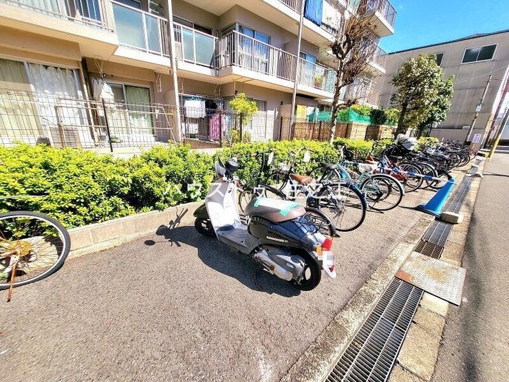 ★バイク置場。最新の空き状況の確認はお気軽にお申し付け下さい。