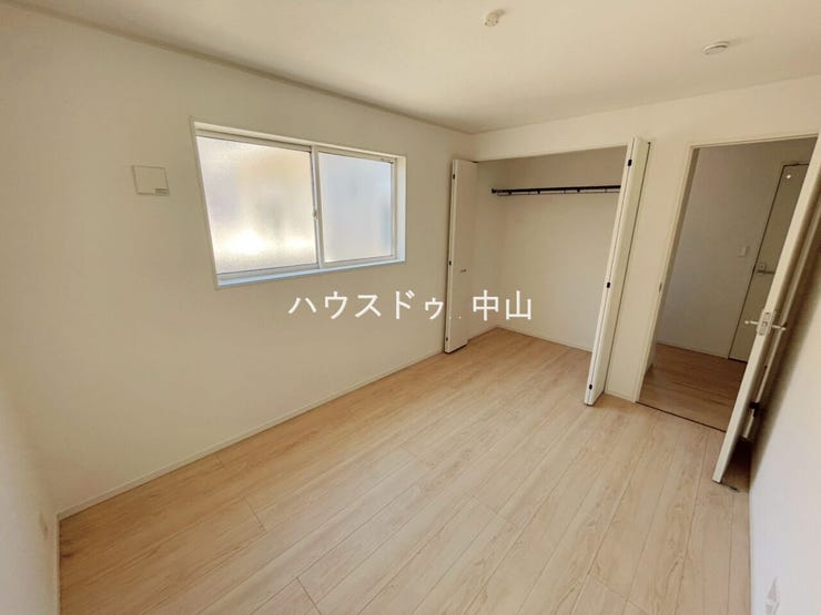 \暮らしにフィットする2階洋室/
プライベート空間としてゆったり使える一室。ベッドやデスクも置きやすい間取りで、将来の使い方にも柔軟に対応できます。