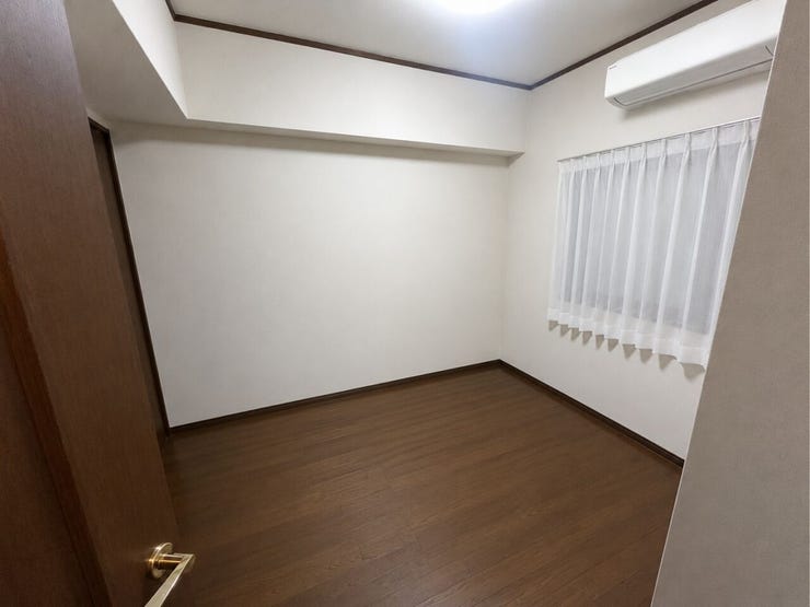 シンプルな内装で家具を合わせやすい洋室です。
※AIによる空室修正をしております。
