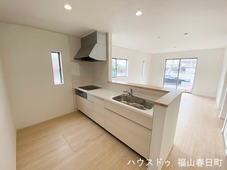 ■料理が楽しくなるキッチン■対面式カウンターで家族との会話を楽しみながら調理できる、機能性と開放感を兼ね備えた空間です。