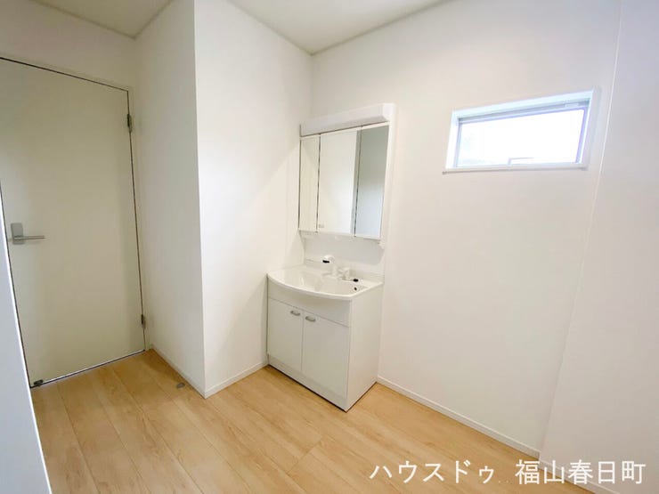 忙しい朝も快適に使える、ゆとりある洗面室です。