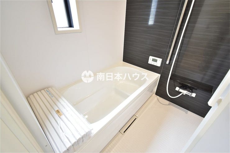 紫原５丁目 新築戸建 紫原５丁目／２区画 【浴室同型写真】浴室暖房乾燥機付きの浴室です！小窓付きで自然換気もできます♪