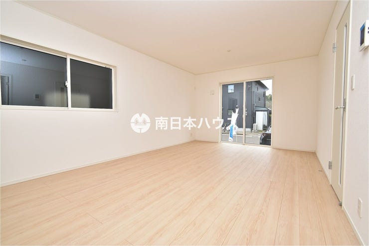 紫原５丁目 新築戸建 紫原５丁目／２区画 【リビング同型写真】16帖のリビングです！2面に窓があり通風良好♪完成前ですが同仕様の建物内覧可能！