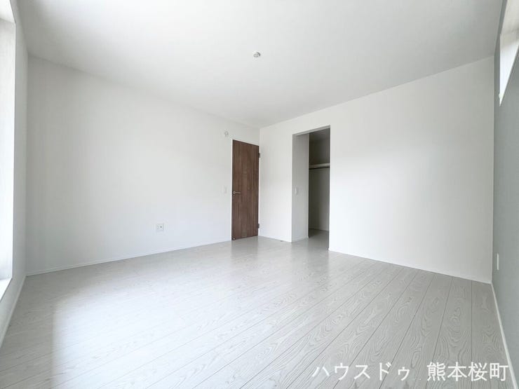 ■2階8帖洋室■心からリラックスできる静けさ、上質な眠りで、毎日をリセットします。明日への活力を養う空間です。
