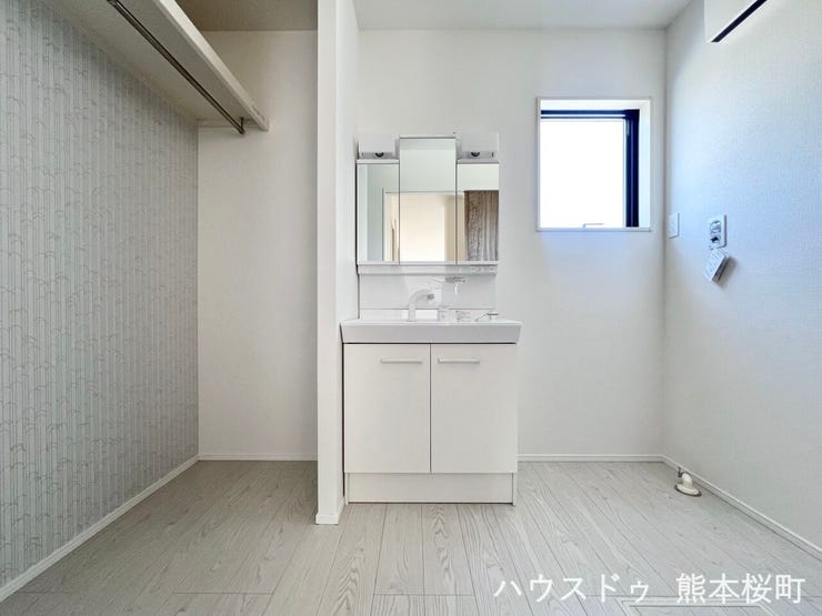 ■清々しいリフレッシュ空間■自分を磨き、気持ちを切り替える。心地よい光が差し込むプライベートスペース。