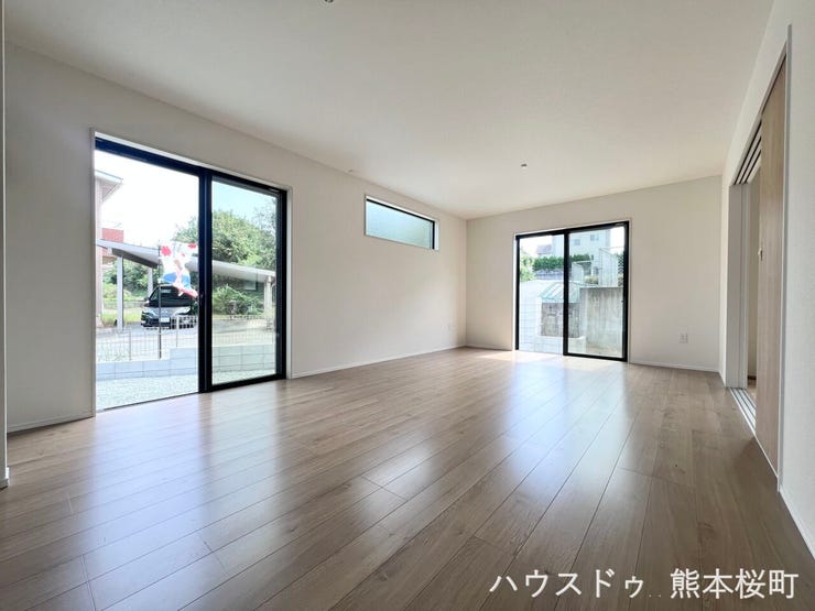 ■安らぎと笑顔の中心地■陽光が優しく降り注ぎ、会話が自然と弾む。ここでは、毎日が特別な時間へと変わります。