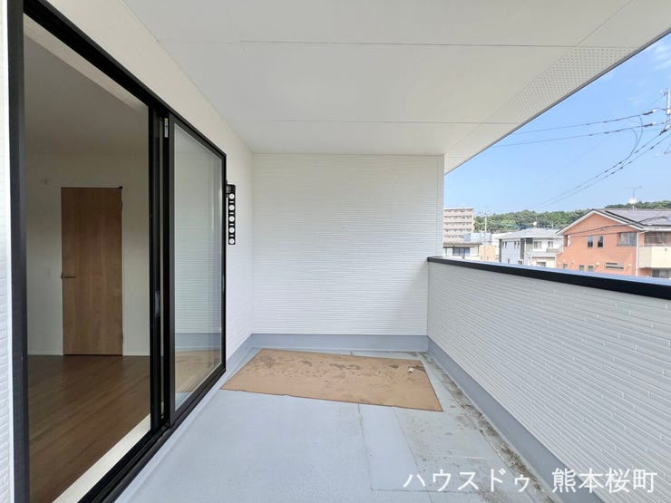 ■空の下の開放的な特等席■日光浴や読書、外の空気を感じながらリフレッシュ。暮らしを豊かにする、もう一つの心地よい空間です。