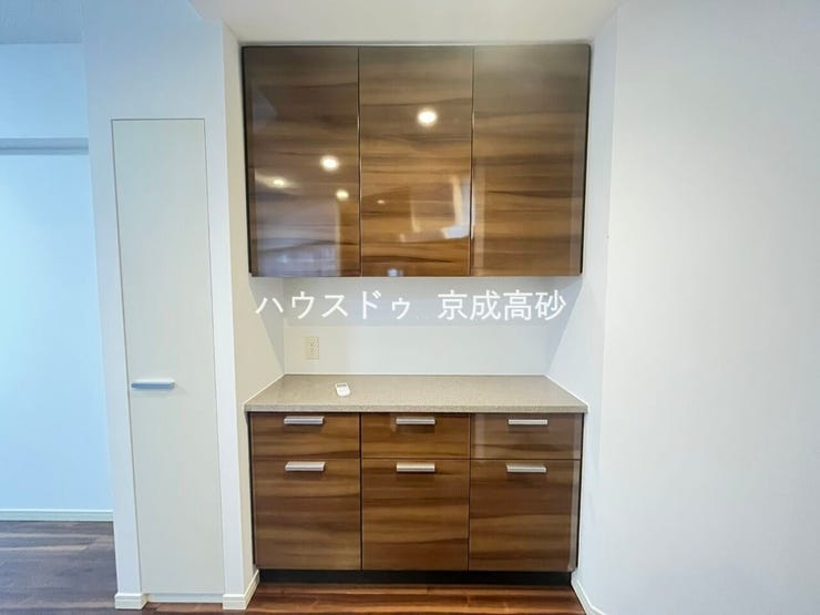 キッチンとデザインが統一されており、そのまま入居してすぐに快適な生活が始められます。