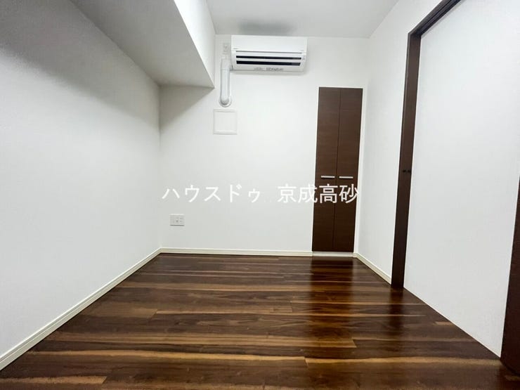 清潔感と心が落ち着くホワイトの壁紙。毎日の生活を少しでも快適に過ごして頂ける様、飽きのこない明るい雰囲気を大切にいたしました。
