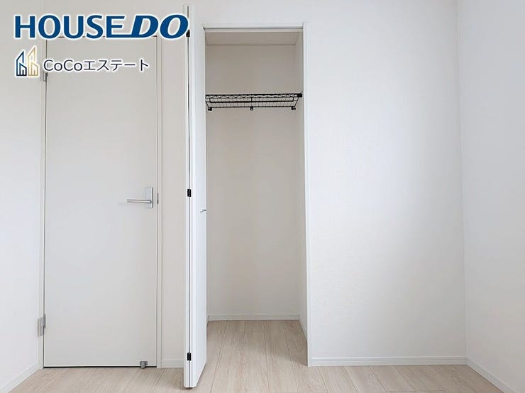□■収納■□
各部屋にクローゼット完備♪
ゆとりの収納で、お部屋がスッキリ片付きます。