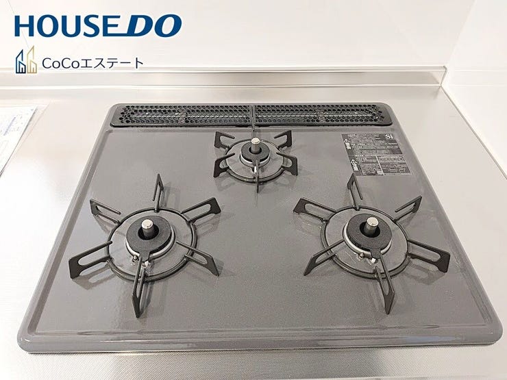 □■三口コンロ■□
同時にお料理が可能♪
煮物と炒め物と汁物と一度に作れます。
手際のよいママ確定ですね。
