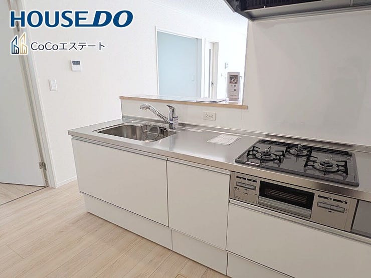 □■キッチン■□
お料理をもっと効率的に♪
浄水器付き蛇口、グリル付き3口コンロと充実の設備が標準装備です。
